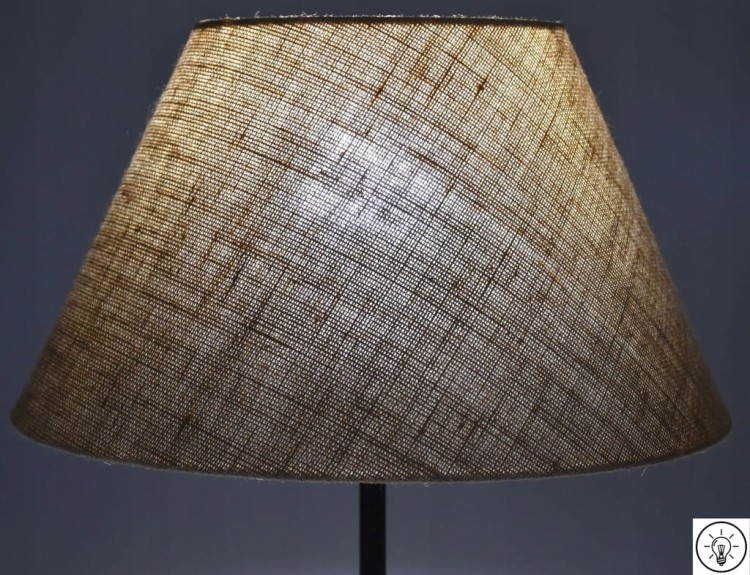 Abażur beżowy Juta ROCCA - stożek A 40 - zapalony