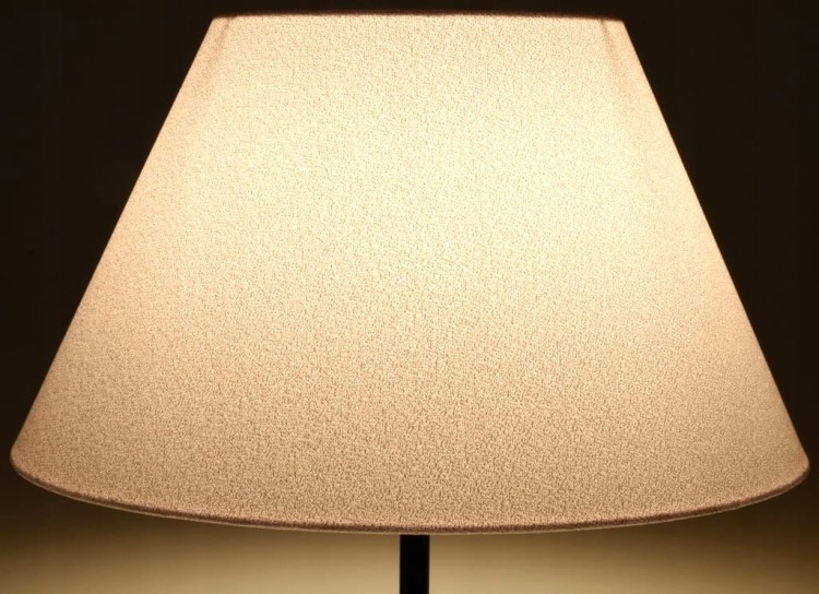 Abażur perłowy ANDRIA - stożek A 25 - zapalony