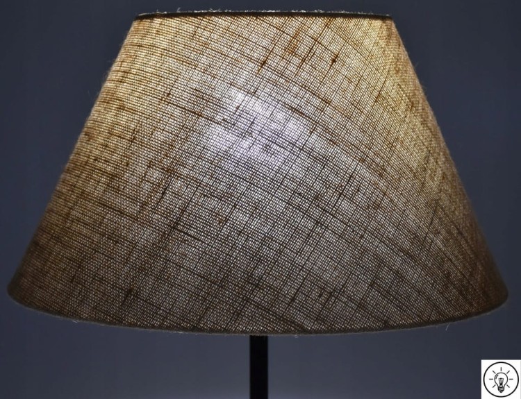 Abażur beżowy Juta ROCCA - stożek A 45 - zapalony